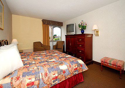 Econo Lodge Chicopee Room photo